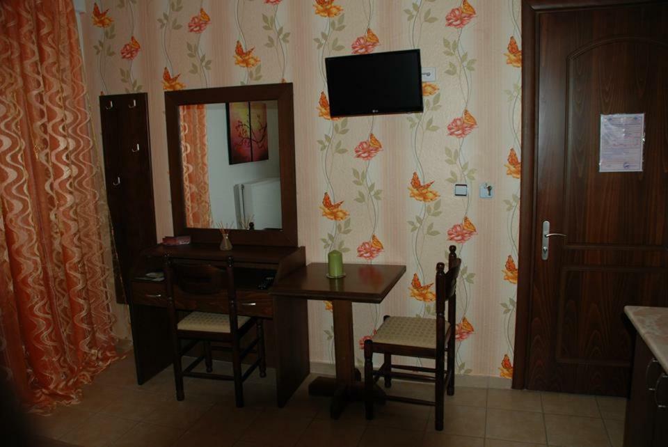 Rodavgi Loutraki  Bagian luar foto